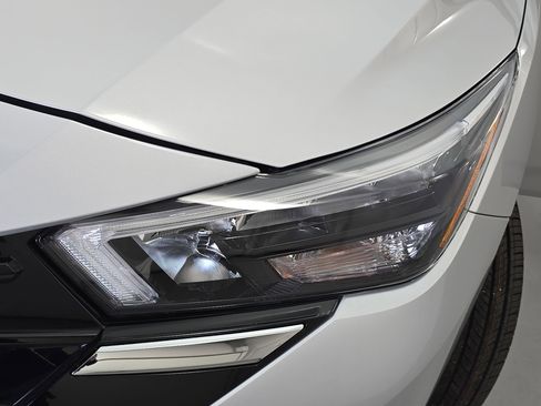 New 2025 Nissan Versa SV w/ Trunk Package image 29