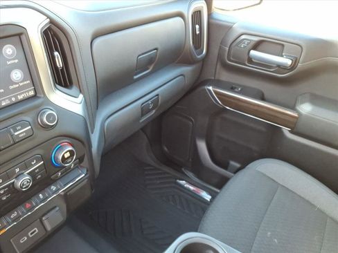 Used 2021 Chevrolet Silverado 1500 RST image 33