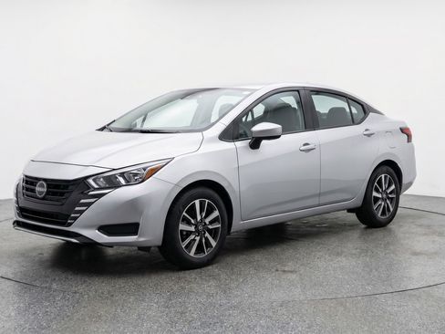 Used 2025 Nissan Versa SV FWD image 3