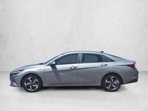 Used 2023 Hyundai Elantra SEL w/ Convenience Package FWD image 9