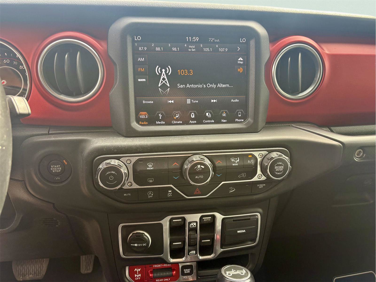 Used 2018 Jeep Wrangler Unlimited Rubicon AWD/4WD image 17