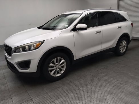 Used 2017 Kia Sorento FWD image 2