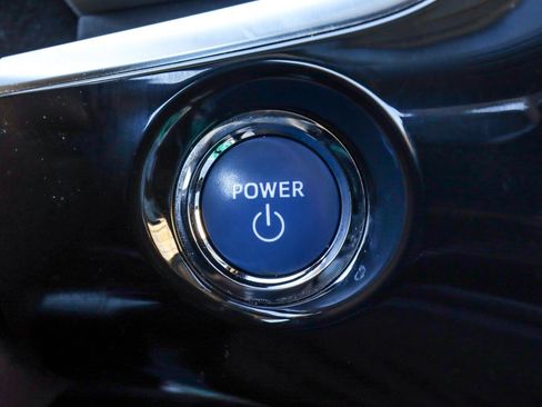 Used 2018 Toyota Prius Prime Premium image 17