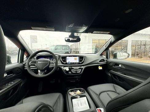 New 2026 Chrysler Pacifica Select image 12