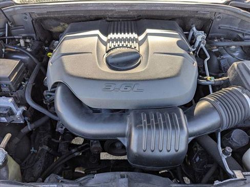 Used 2011 Jeep Grand Cherokee Overland image 23