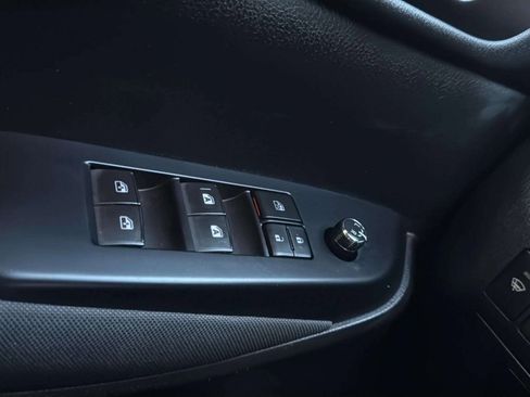 Used 2019 Toyota Highlander LE image 40