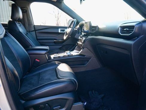 Used 2022 Ford Explorer ST w/ ST Street Pack image 8