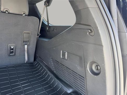 Used 2022 Chevrolet Suburban LT RWD image 40