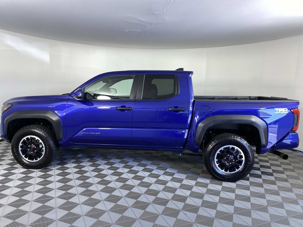Used 2025 Toyota Tacoma TRD Off-Road AWD/4WD image 5