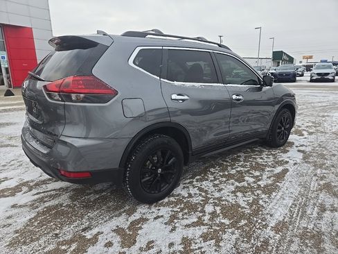 Used 2018 Nissan Rogue SV w/ Premium Package image 7