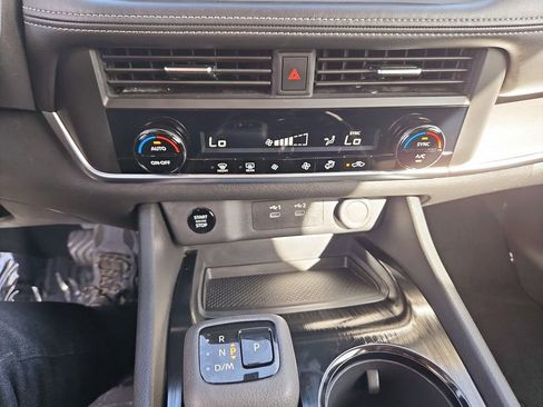 Used 2025 Nissan Rogue SV image 26