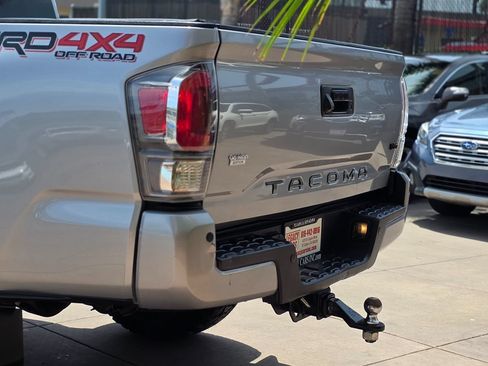 Used 2021 Toyota Tacoma TRD Off-Road w/ Technology Package AWD/4WD image 10