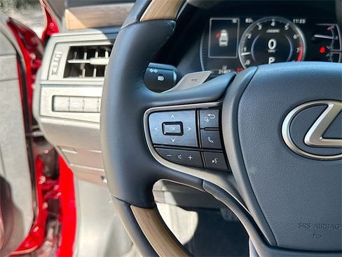 Used 2024 Lexus ES 350 w/ Luxury Package image 37