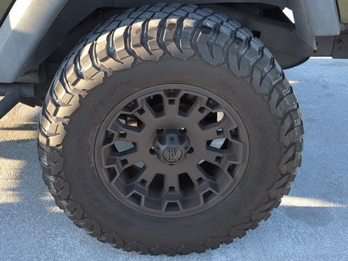 Used 2009 Jeep Wrangler X AWD/4WD image 8