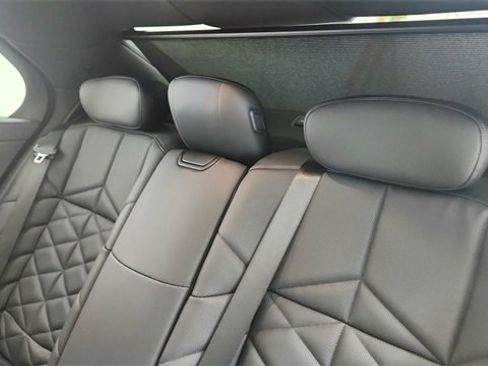 Used 2024 BMW 740i w/ Premium Package image 31