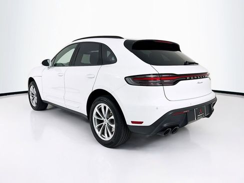 Certified 2024 Porsche Macan AWD/4WD image 3