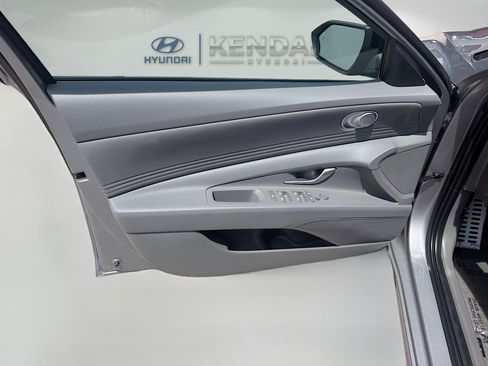 Used 2026 Hyundai Elantra SEL Sport FWD image 17