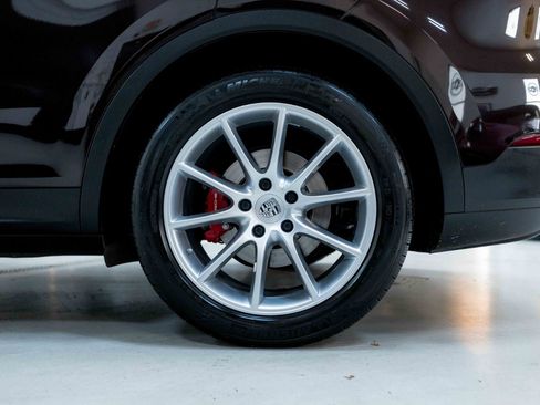 Used 2019 Porsche Cayenne image 30