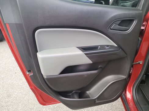 Used 2016 Chevrolet Colorado W/T w/ WT Convenience Package RWD image 9