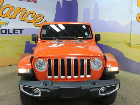 Used 2019 Jeep Wrangler Unlimited Sahara w/ Uconnect 4C Nav & Sound Group AWD/4WD image 3