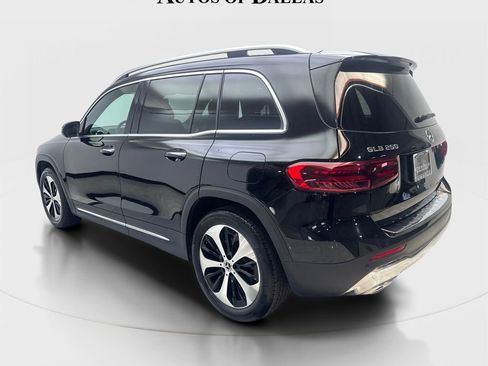 Used 2025 Mercedes-Benz GLB 250 4MATIC image 9