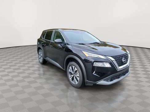 Used 2023 Nissan Rogue SV image 2