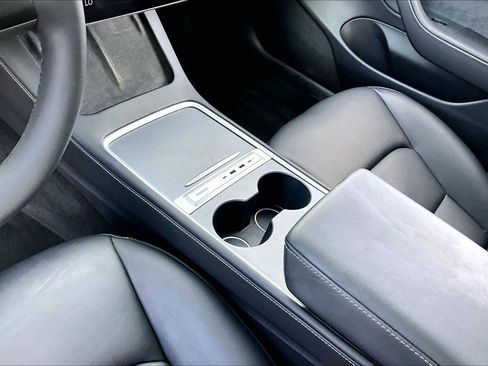 Used 2021 Tesla Model 3 Long Range image 16