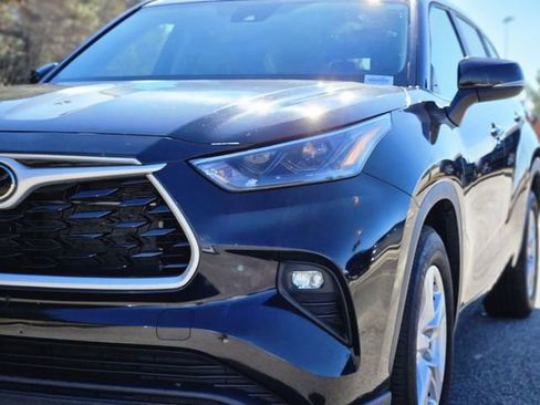 Used 2024 Toyota Highlander LE image 9