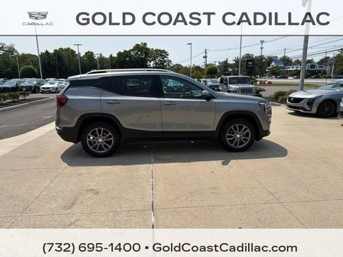 Used 2023 GMC Terrain SLT w/ Tech Package AWD/4WD image 4