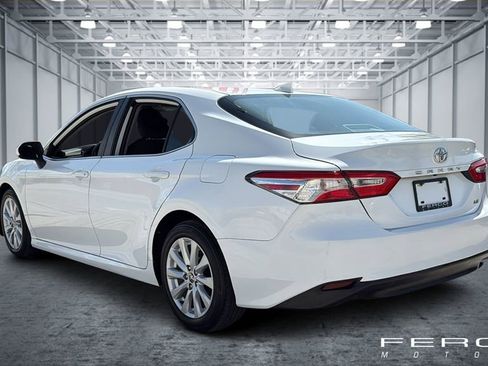 Used 2020 Toyota Camry LE image 3