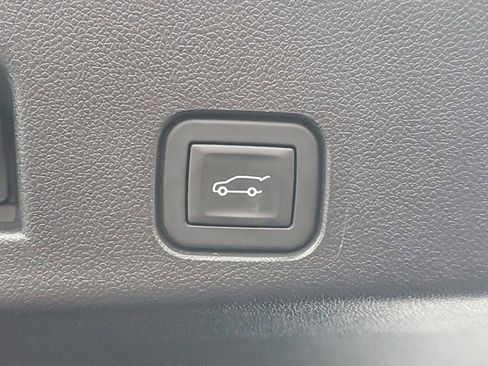 Certified 2025 Chevrolet Traverse Z71 w/ Driver Confidence Package AWD/4WD image 9