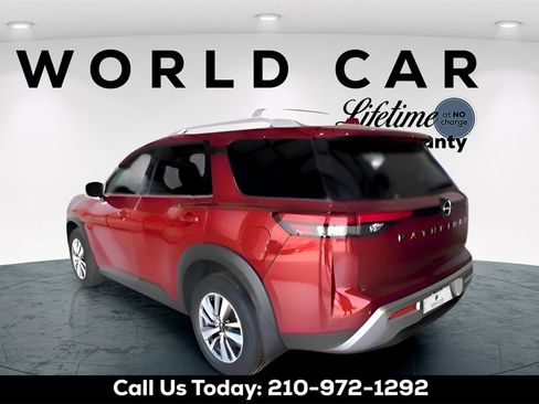 Used 2024 Nissan Pathfinder SL image 5