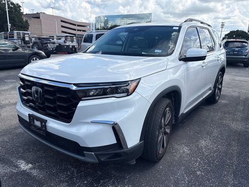 Used 2024 Honda Pilot Touring image 2