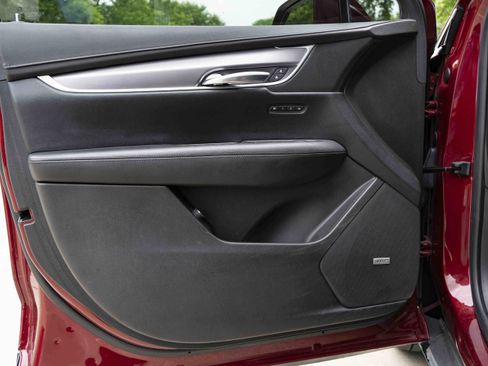 Used 2017 Cadillac XT5 Luxury image 37