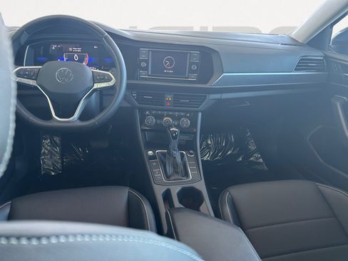 Used 2023 Volkswagen Jetta SE w/ Panoramic Sunroof Package FWD image 3
