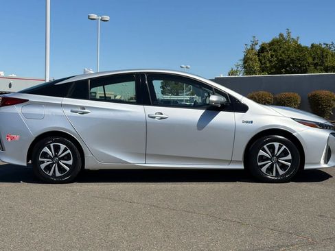Used 2017 Toyota Prius Prime Plus FWD image 6