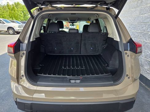Used 2025 Nissan Rogue SV AWD/4WD image 34