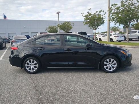 Certified 2025 Toyota Corolla LE image 3