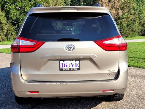 Used 2017 Toyota Sienna LE image 5