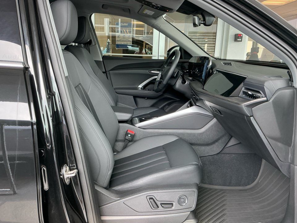 Certified 2025 Audi Q5 Premium w/ Convenience Package AWD/4WD image 32