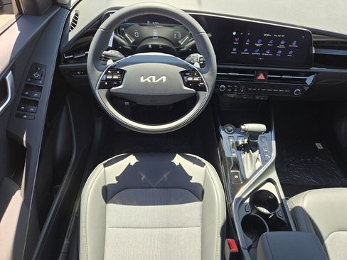New 2026 Kia Niro EX FWD image 8