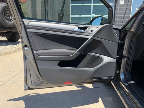 Used 2019 Volkswagen e-Golf SE w/ Driver Assistance Package FWD image 18