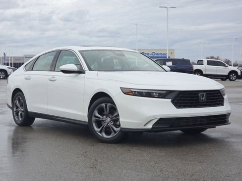 Used 2023 Honda Accord EX image 2