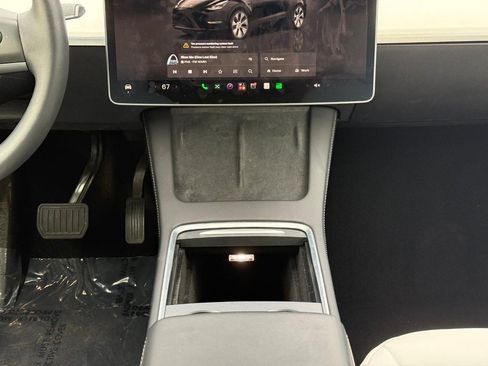Used 2024 Tesla Model Y Long Range AWD/4WD image 16