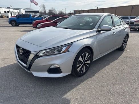 Used 2022 Nissan Altima 2.5 SV image 3