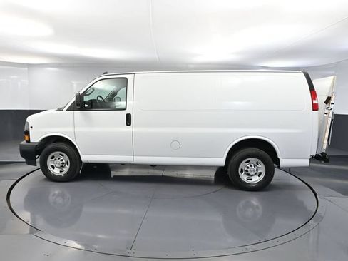 Used 2019 Chevrolet Express 3500 w/ Driver Convenience Package RWD image 9