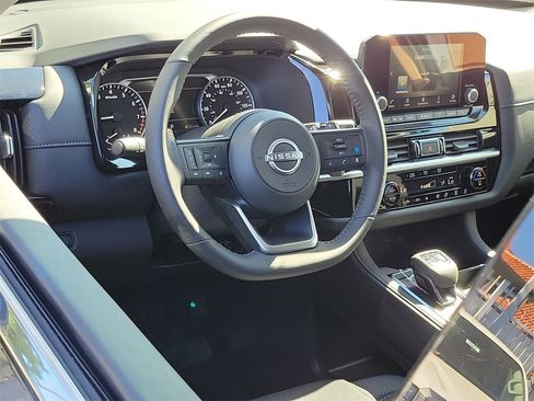 New 2025 Nissan Pathfinder SV image 4