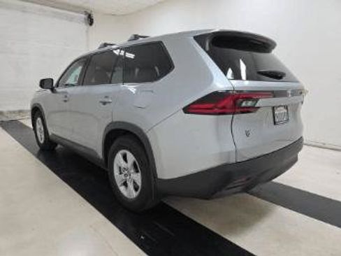 Used 2025 Toyota Grand Highlander FWD image 6