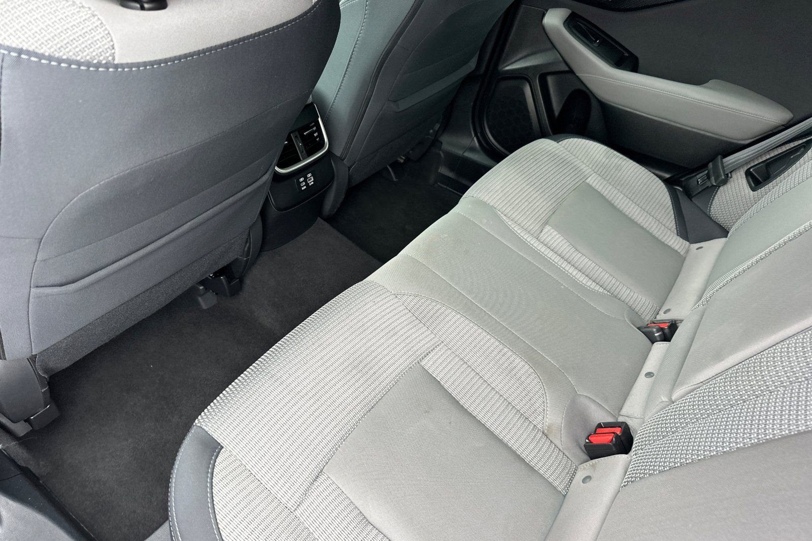 Used 2025 Subaru Outback Premium AWD/4WD image 13