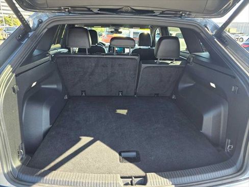 Used 2025 Volkswagen Atlas Cross Sport SE FWD image 17